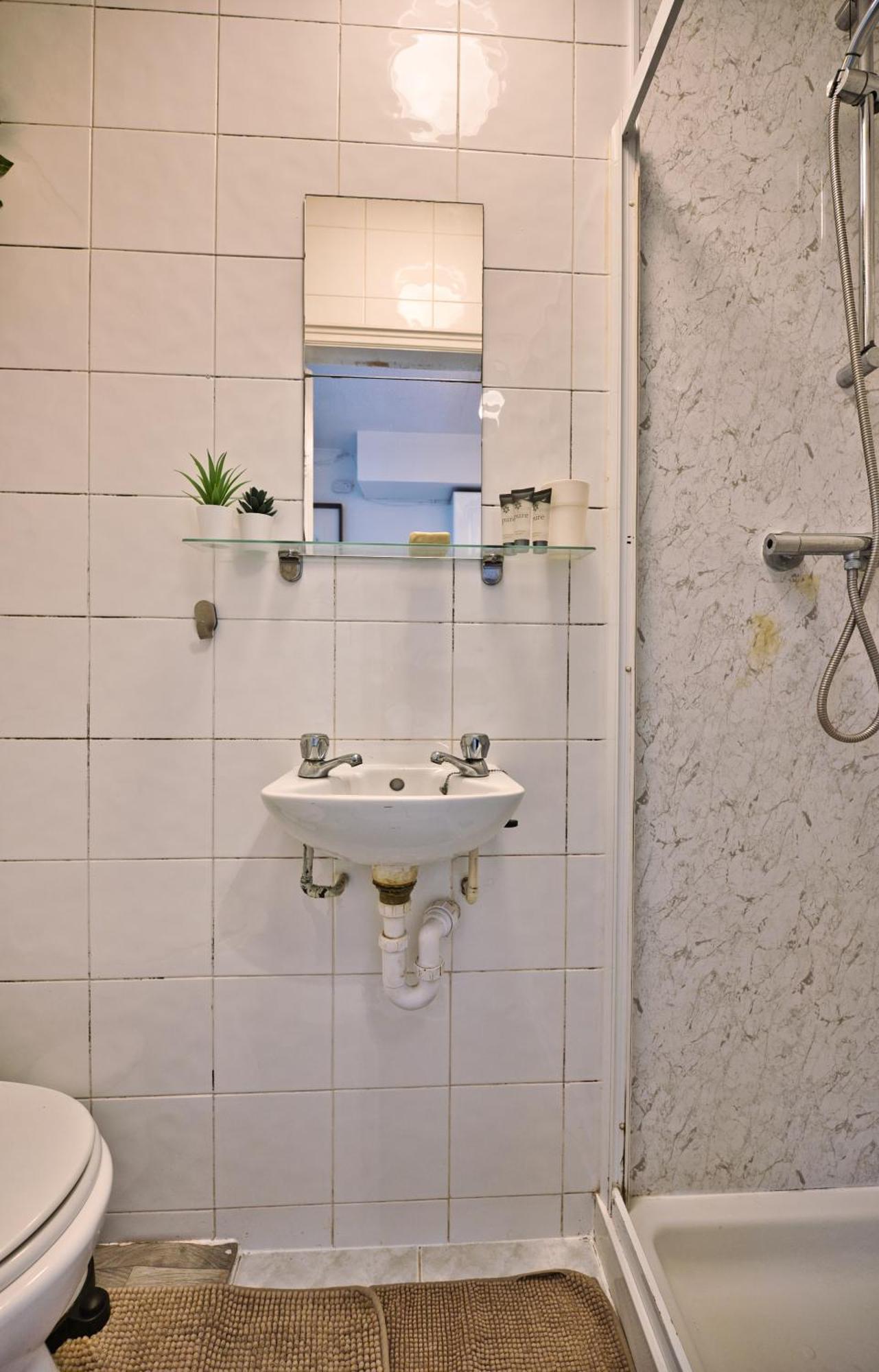 Hackney Road, E2 - For 3